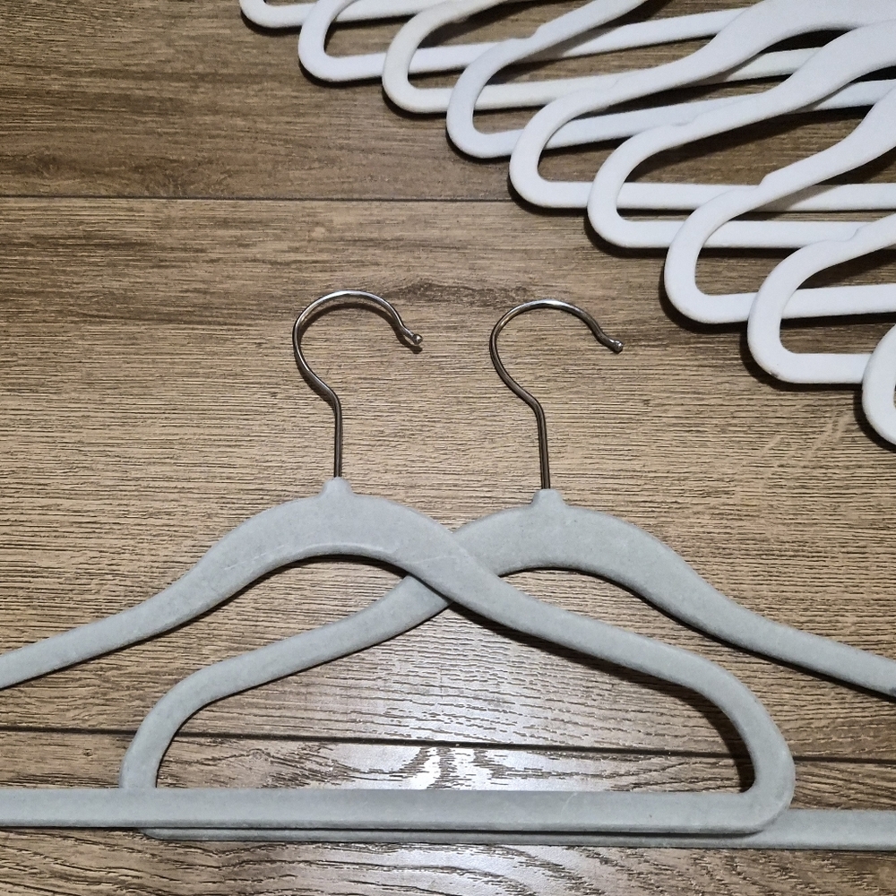 30 Premium Kids Velvet Hangers with Copper/Rose Gold 360 Swivle Hooks White - Picture 3 of 9